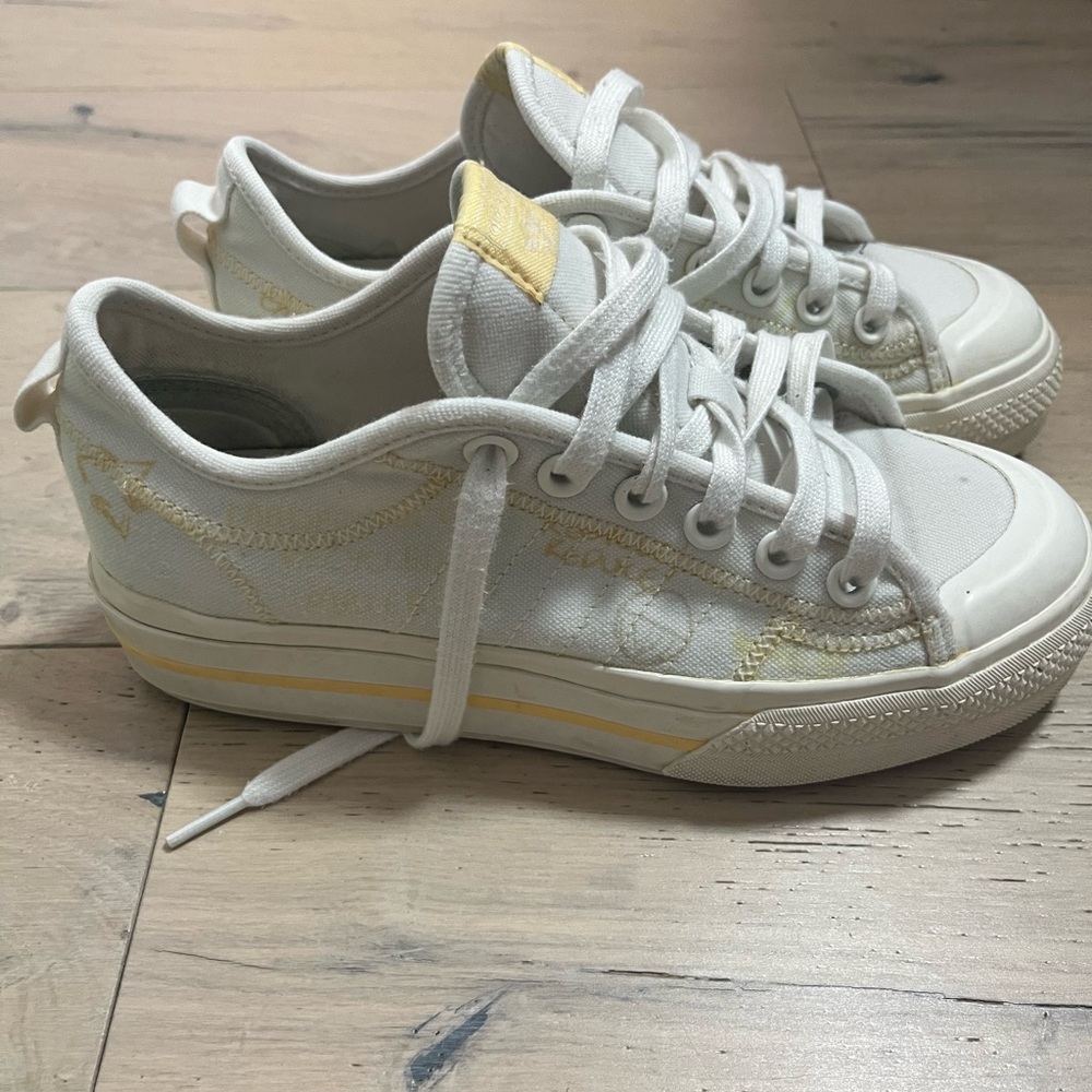 Adidas Sneakers Size 7.5 - very good Condition